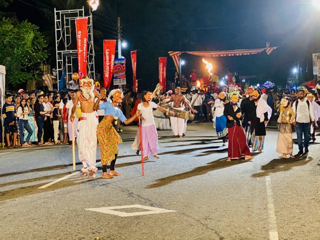 Dambadeniya Esala Perahera